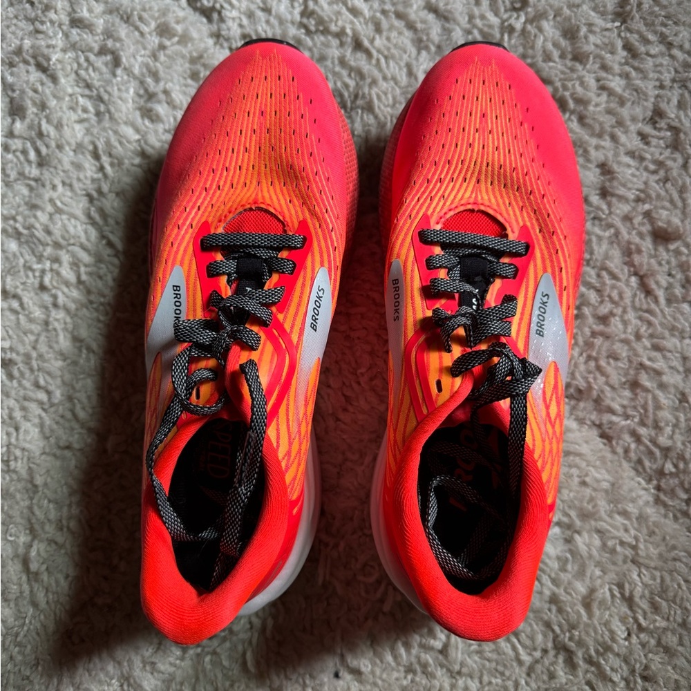 Brooks Bright Hyperion Max